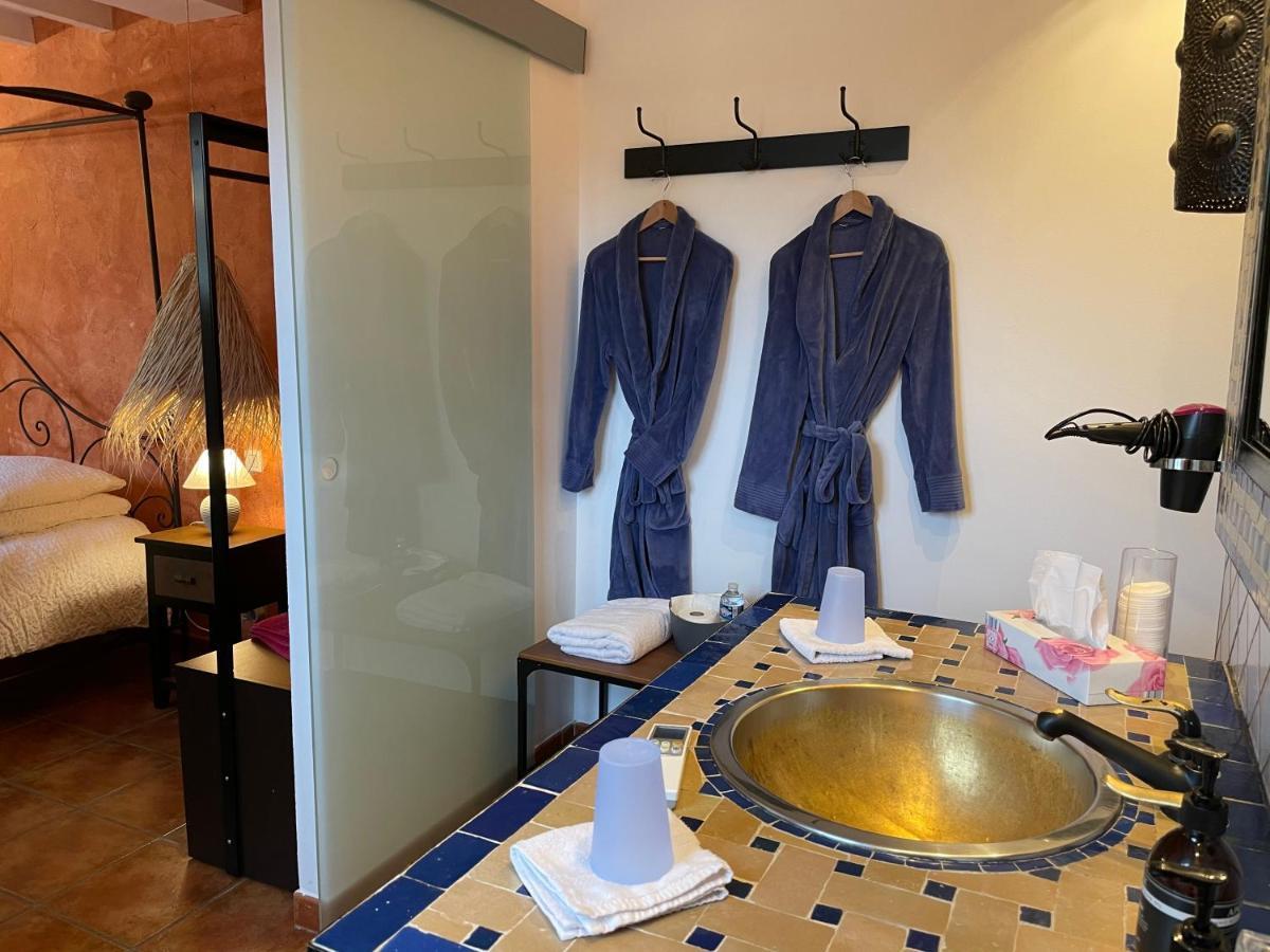أُرانْجْ Chambres D Hotes Le Mas Julien Piscine Chauffee Adult Only المظهر الخارجي الصورة